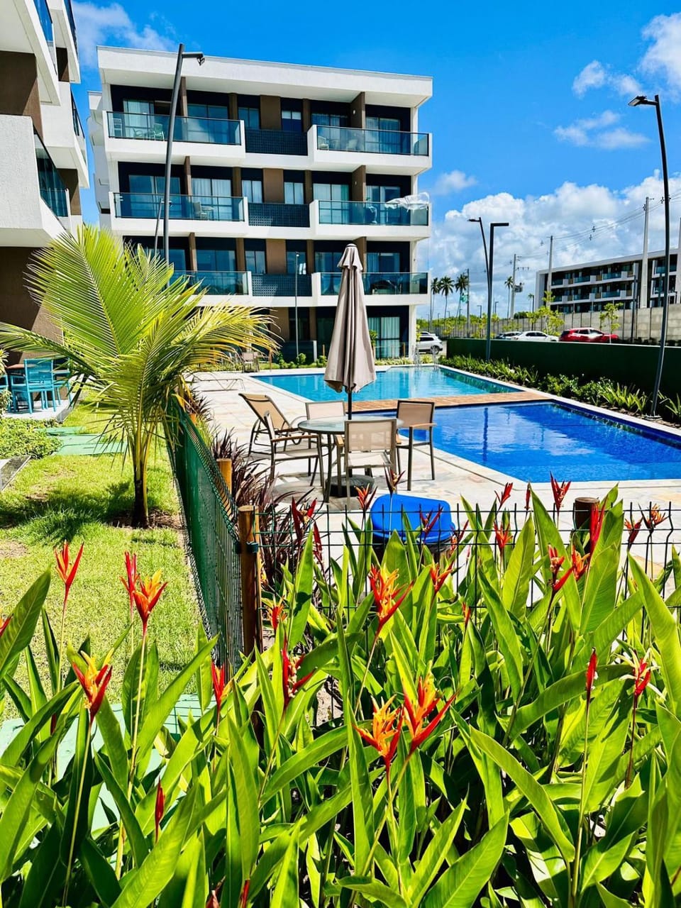 Property building, Day, Garden, Garden view, Swimming pool