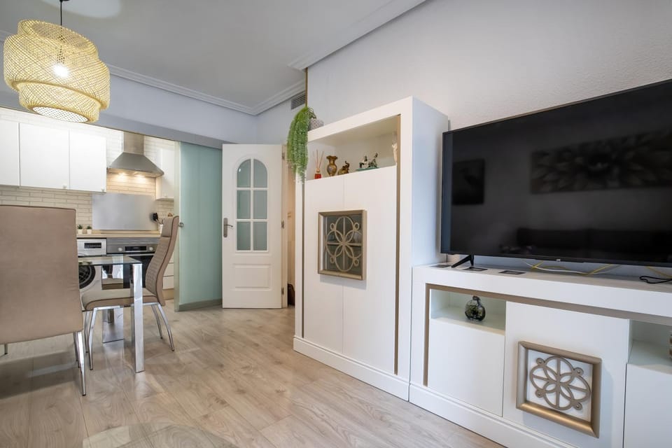 TV and multimedia, Kitchen or kitchenette, Living room, Dining area
