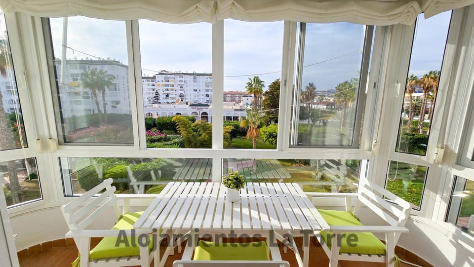 Property building, Spring, Day, Garden, View (from property/room), Balcony/Terrace, Balcony/Terrace, Living room, Seating area, Dining area, Garden view