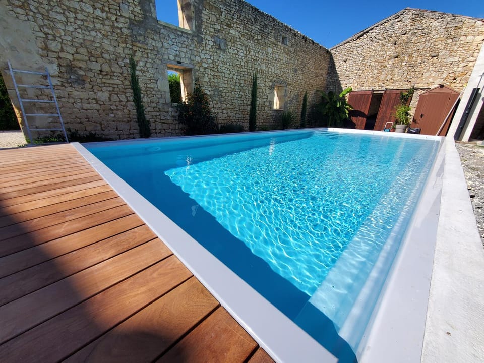 Swimming pool, sunbed