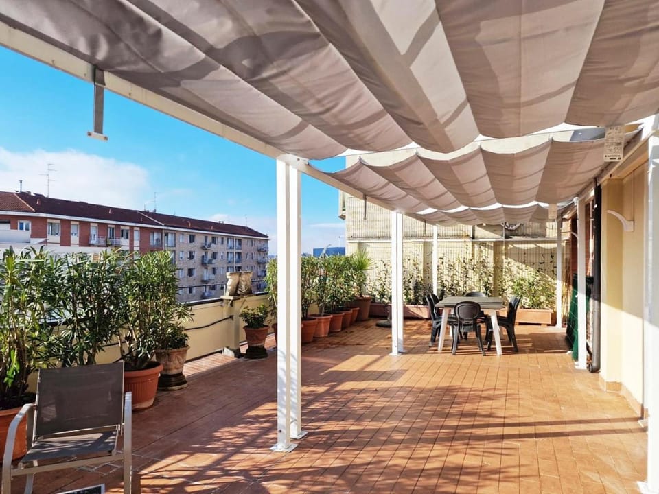 Property building, Patio, Balcony/Terrace