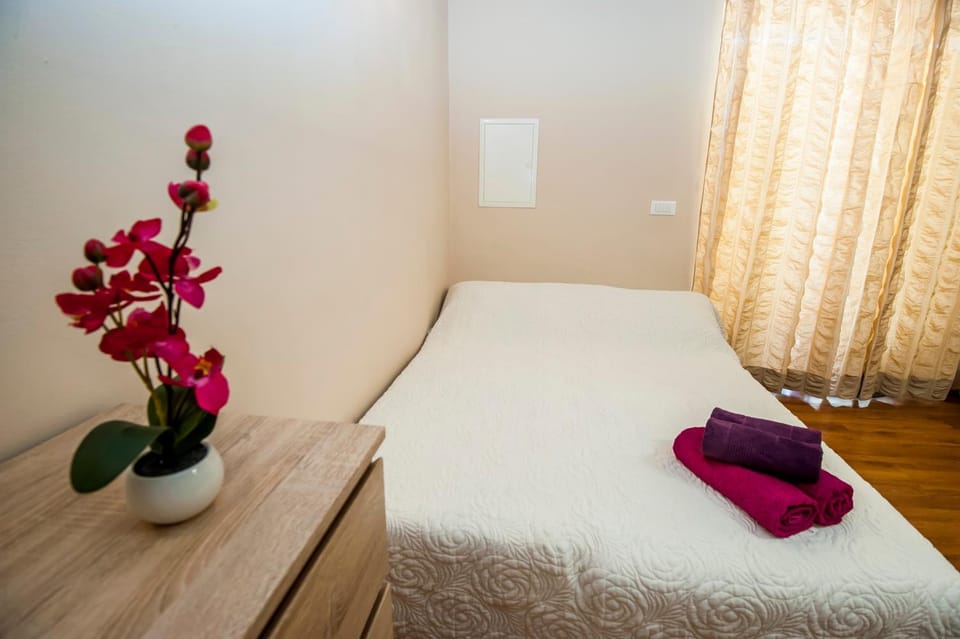 Bed, Living room, Seating area