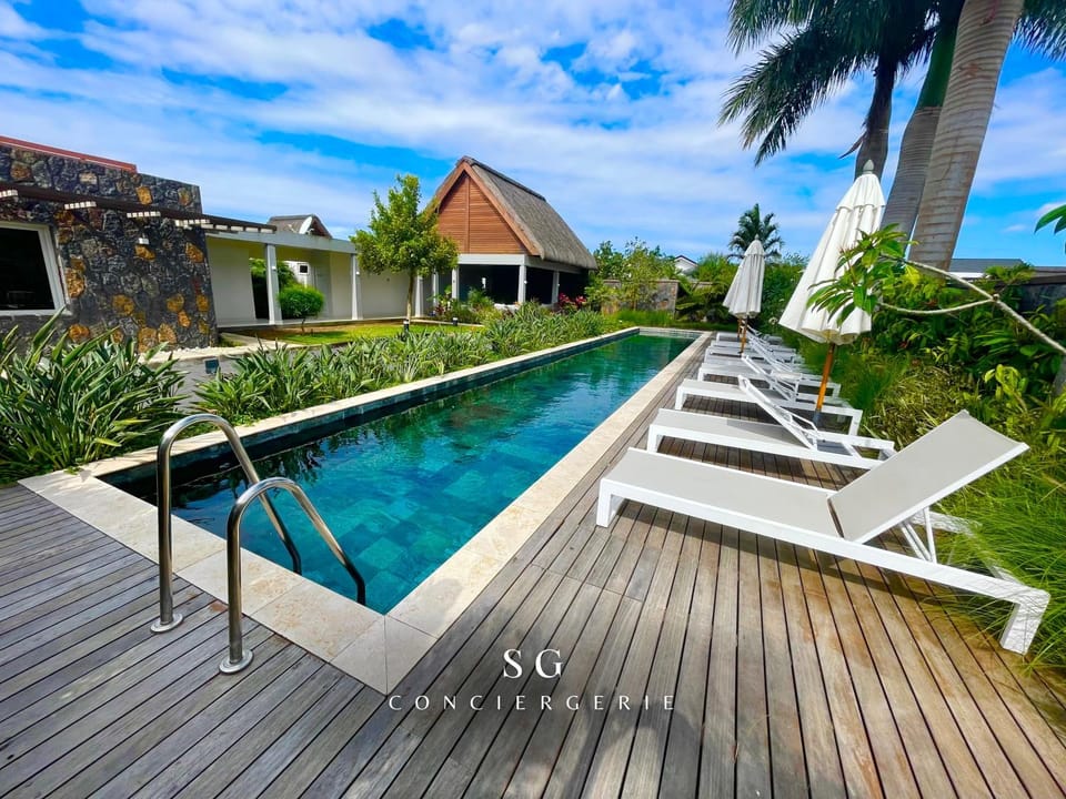 Garden, Garden view, Pool view, Swimming pool, sunbed