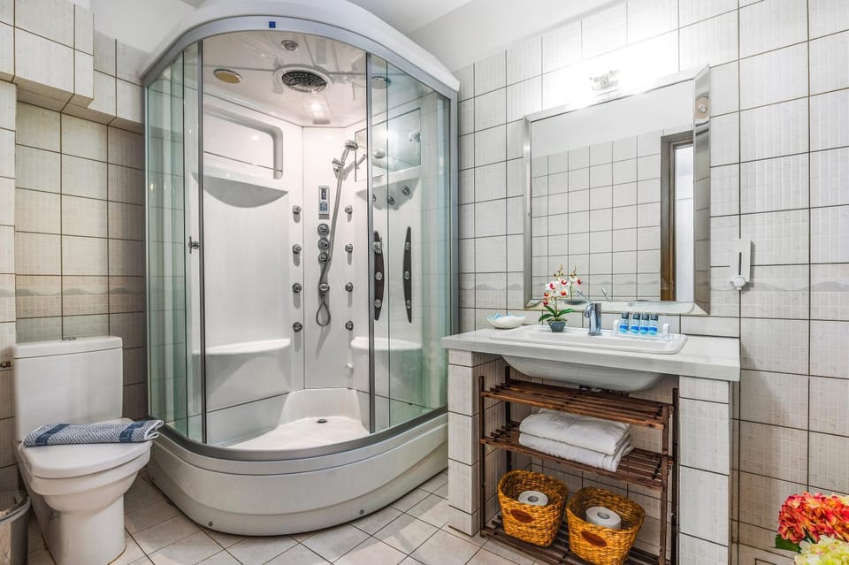 Shower, Toilet, Bathroom, Bath, towels