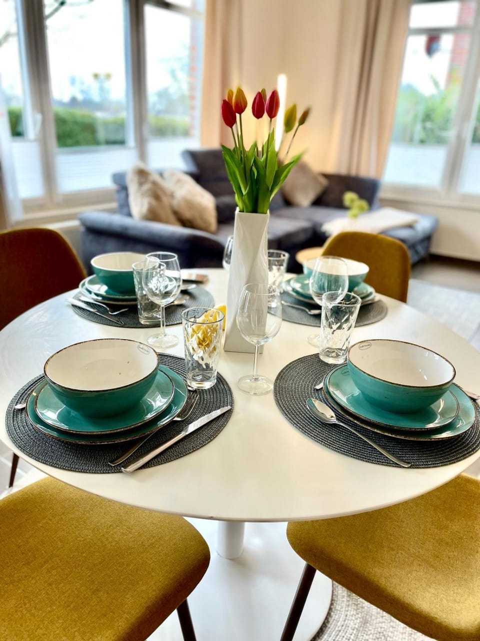 Seating area, Dining area