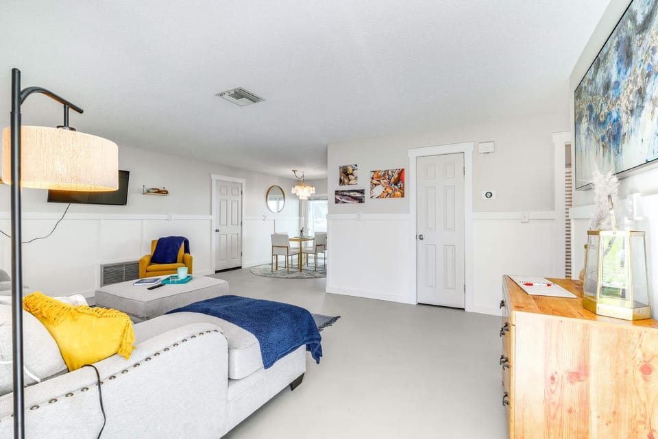 2 Mi to Three Sisters Springs: Home w/ Patio House in Crystal River