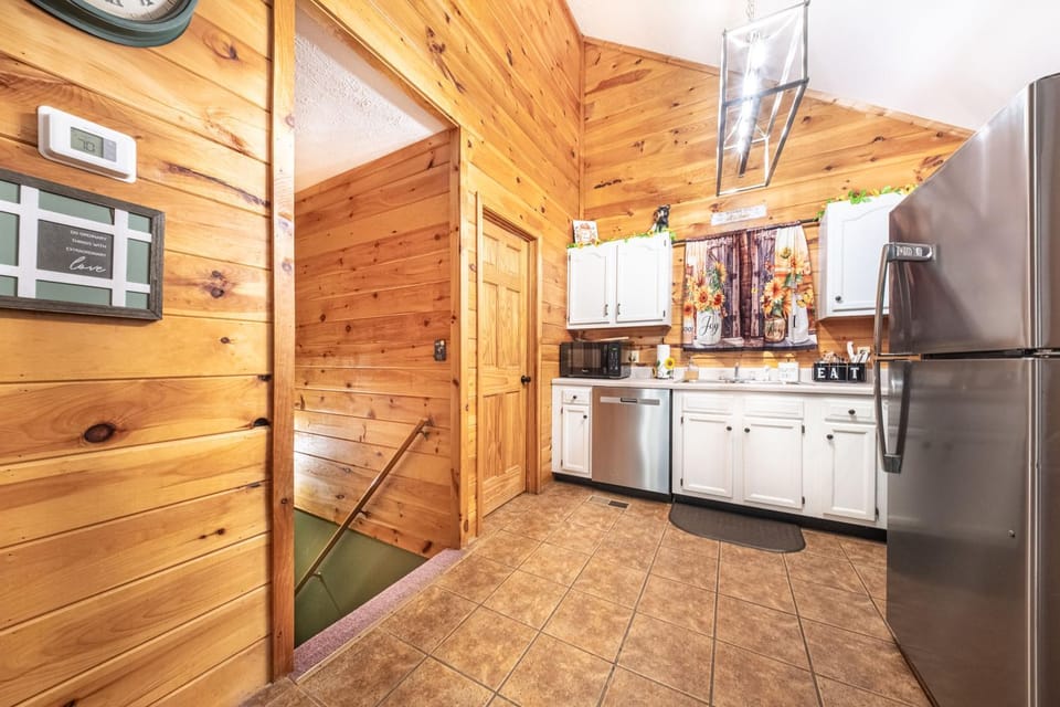 Kitchen or kitchenette, kitchen
