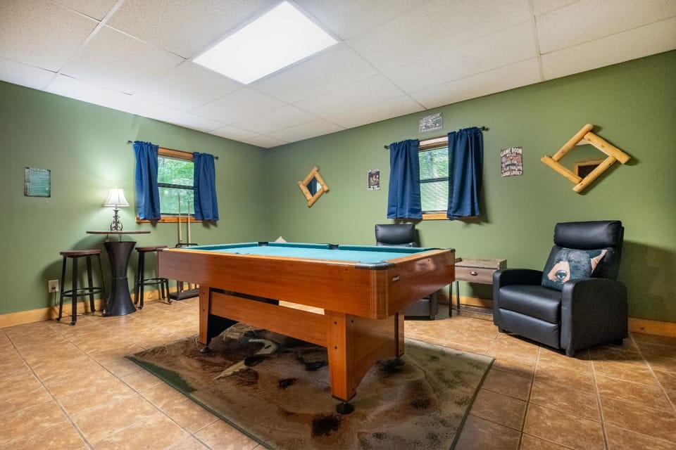 Game Room, Living room