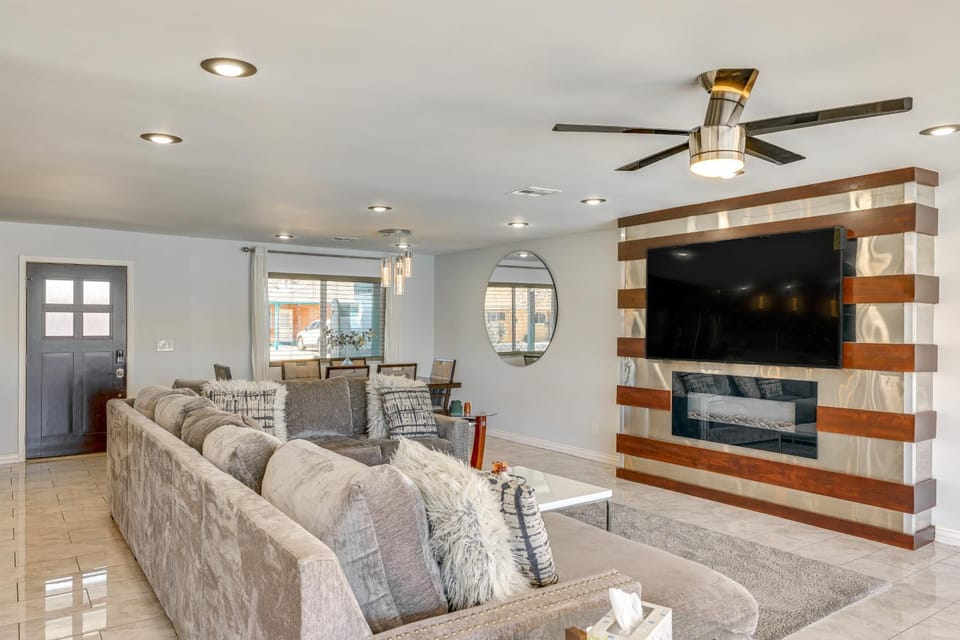 2 Mi to Golf: Poolside Paradise in Scottsdale! House in Scottsdale