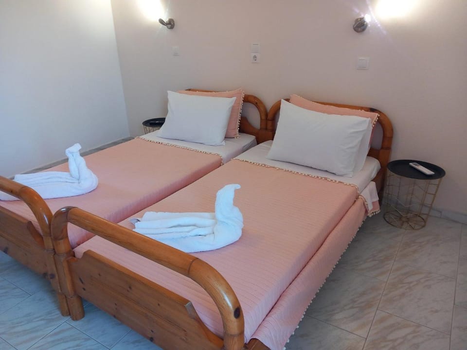 Bed, Photo of the whole room, towels