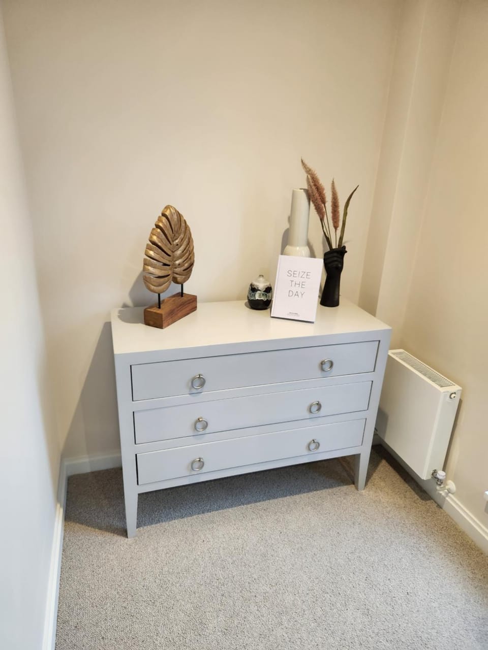Kings Mews Elegance: City Sparrow's Premier 3-Bedroom Residences Apartment in London