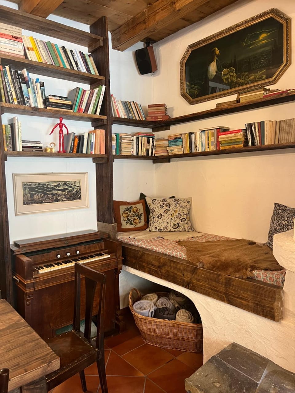Living room, Seating area