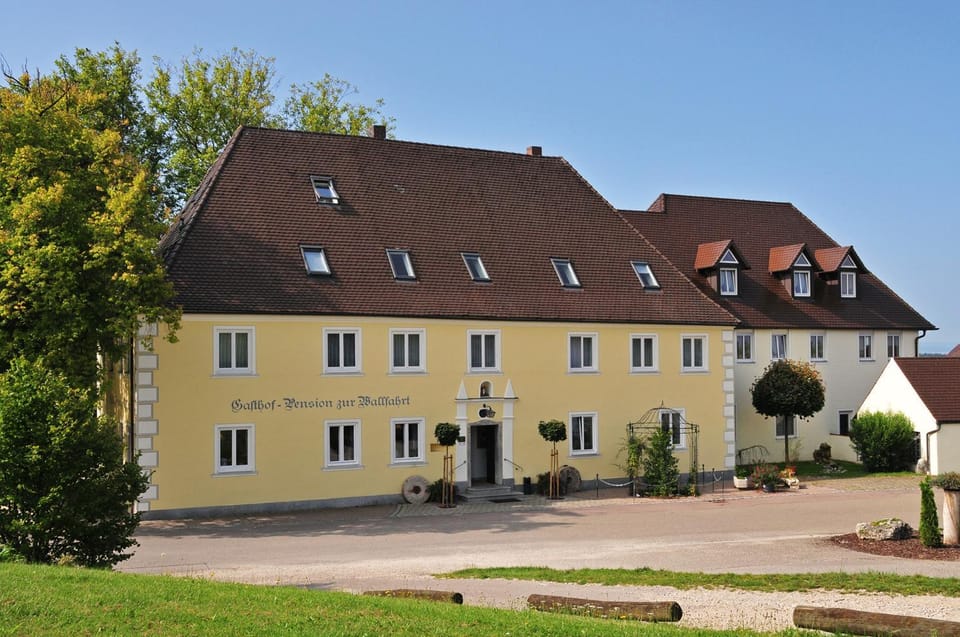 Property building, Restaurant/places to eat
