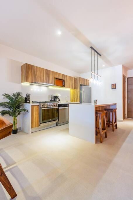 Kitchen or kitchenette, Dining area, dishwasher, minibar, pet friendly, stove