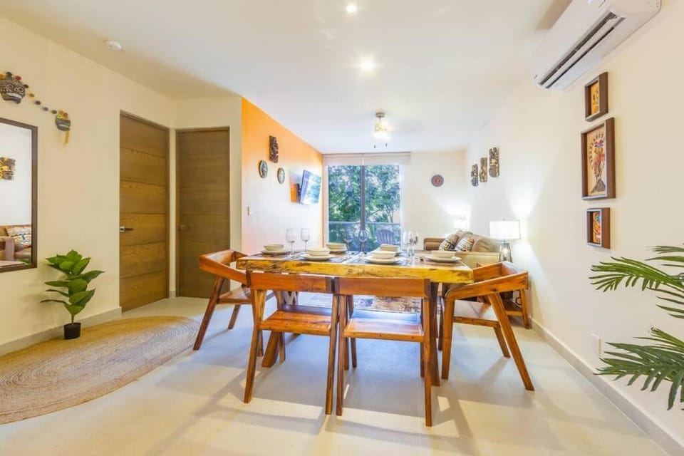 Seating area, Dining area, air conditioner