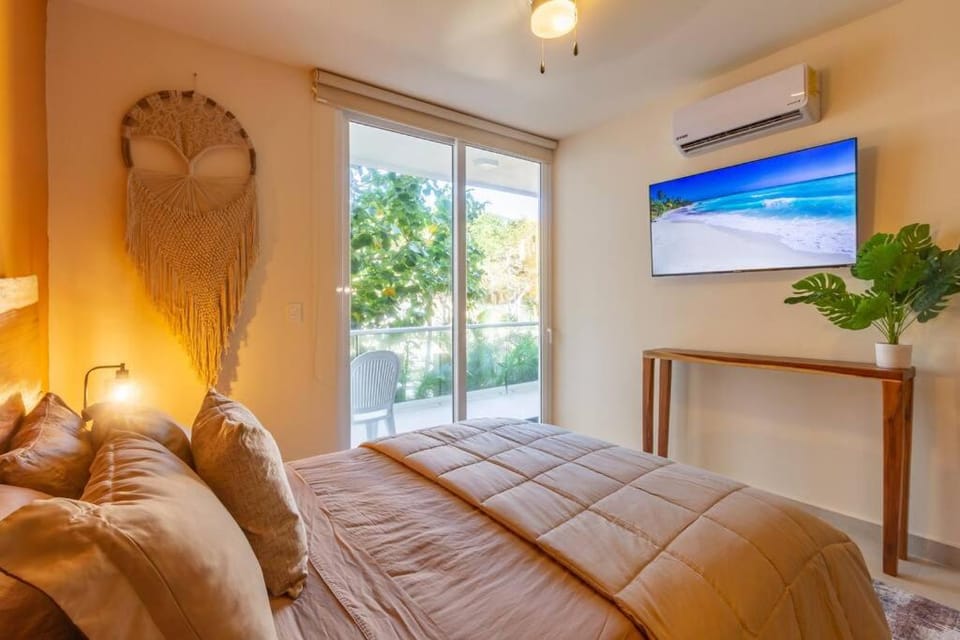 Communal lounge/ TV room, Bed, TV and multimedia, Photo of the whole room, Bedroom, Garden view