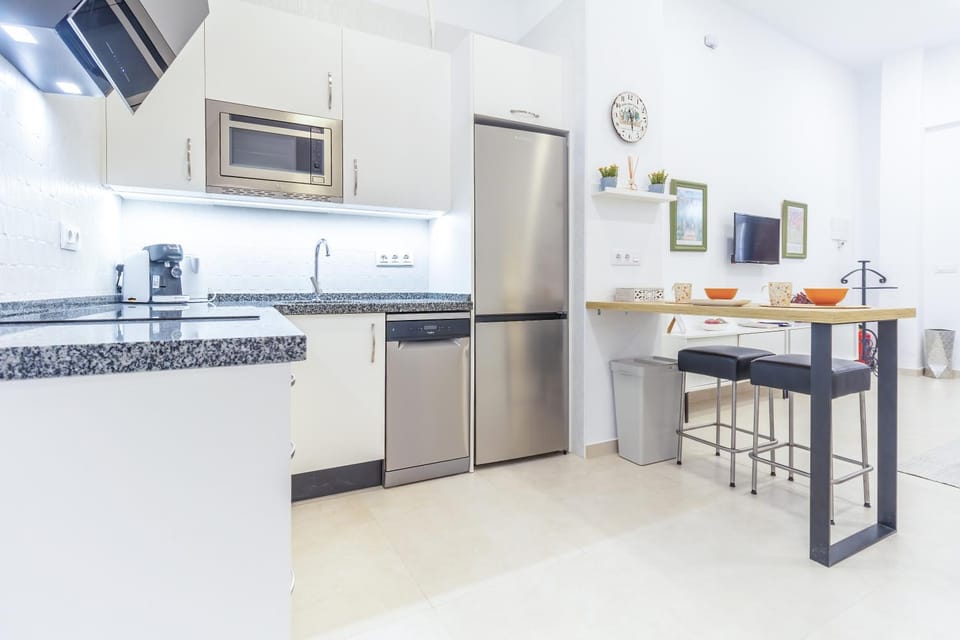 TV and multimedia, Kitchen or kitchenette, Dining area, minibar, stove, toaster