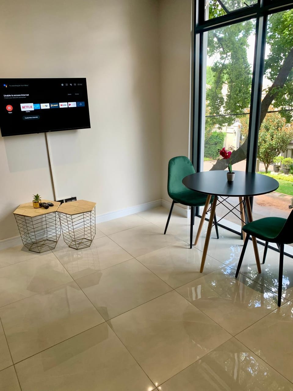 TV and multimedia, Living room, Seating area, Dining area
