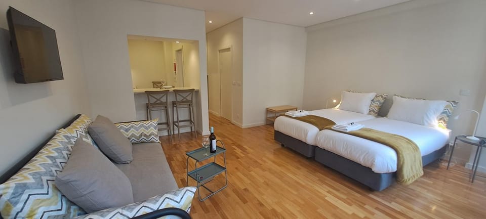Bed, Photo of the whole room, Seating area, Dining area, Bedroom, Meals