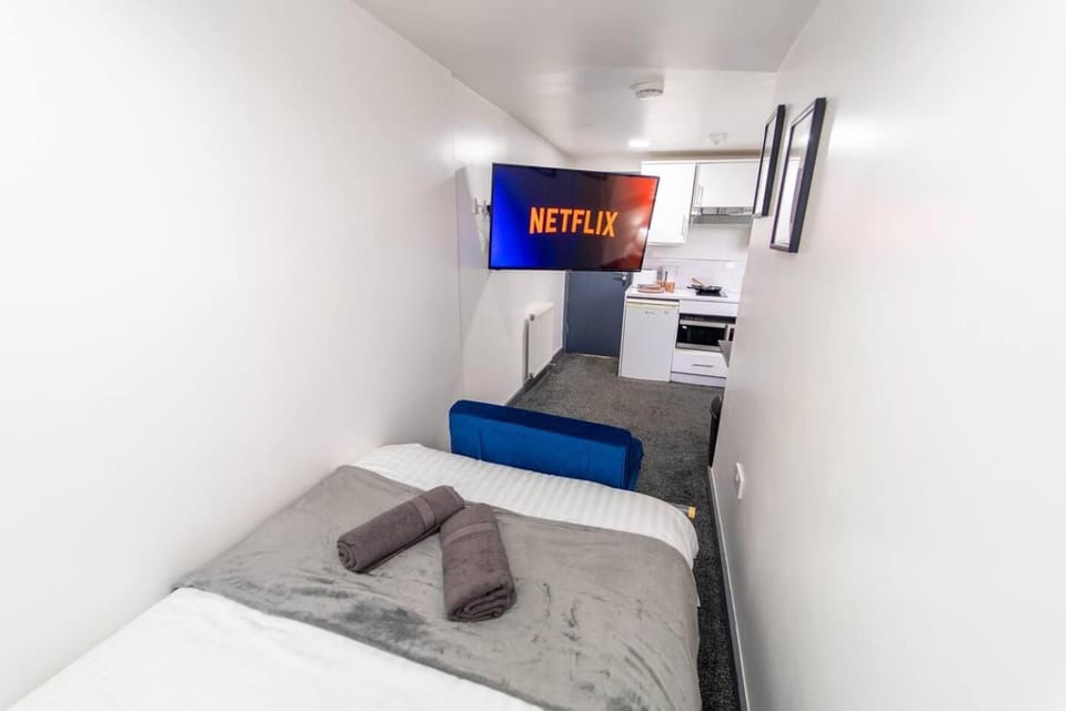 Kitchen or kitchenette, Bedroom