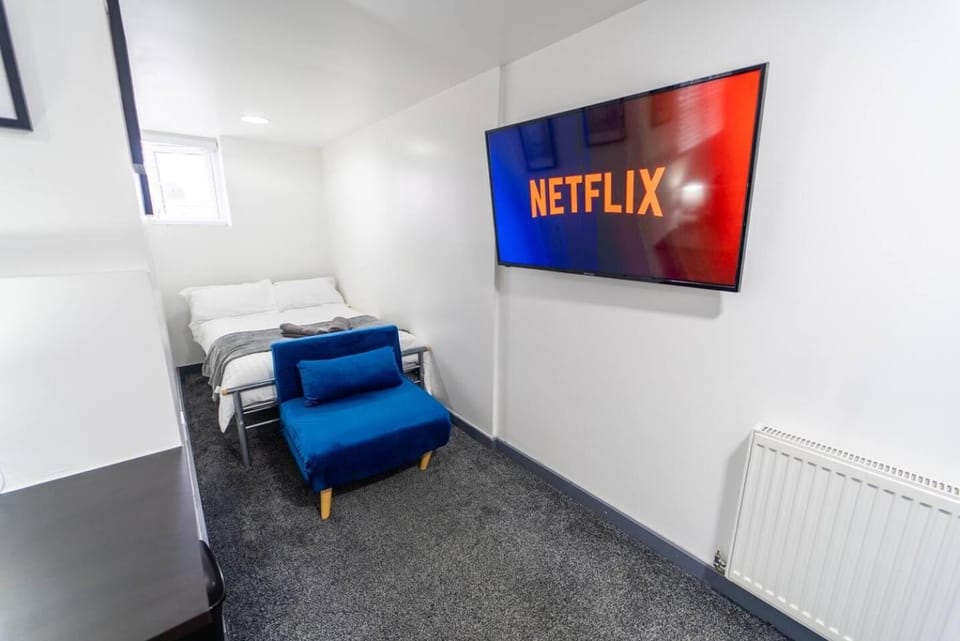 Bed, Living room, Seating area