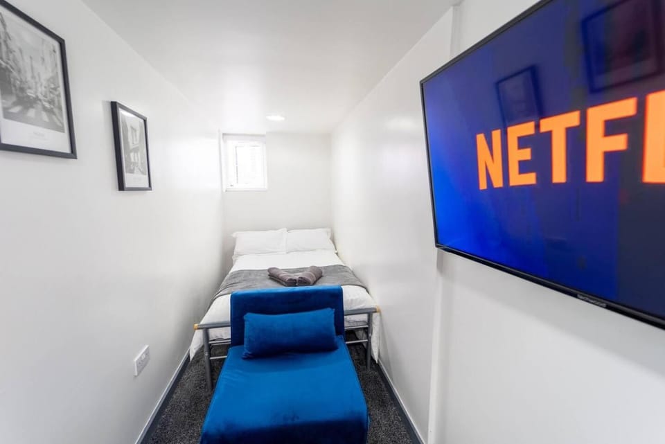 Communal lounge/ TV room, Bed
