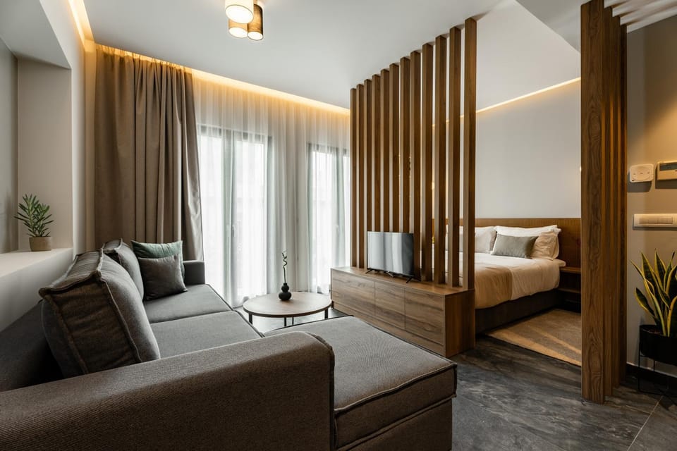 TV and multimedia, Living room, Seating area, Bedroom