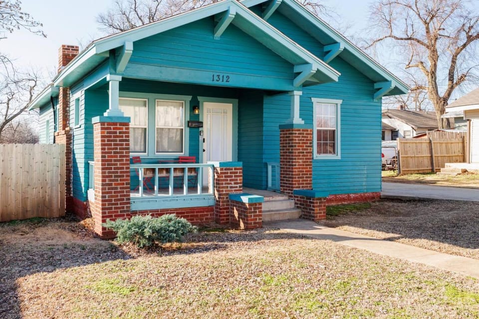 Blue Bungalow near OU Med/Downtown House in Oklahoma City