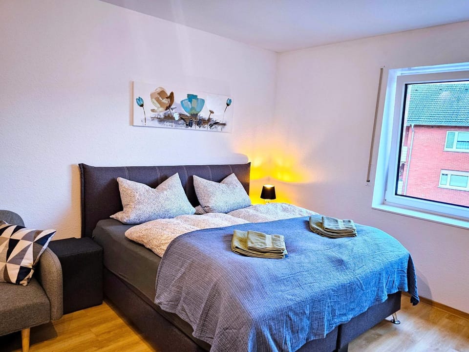 Bed, Bedroom, towels