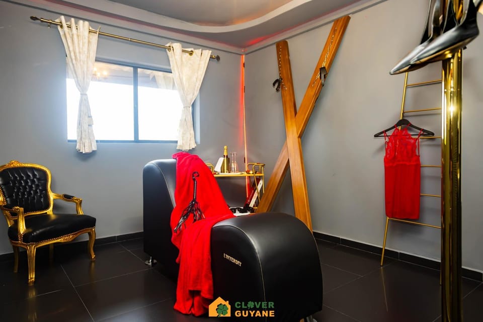 Game Room, Living room, air conditioner