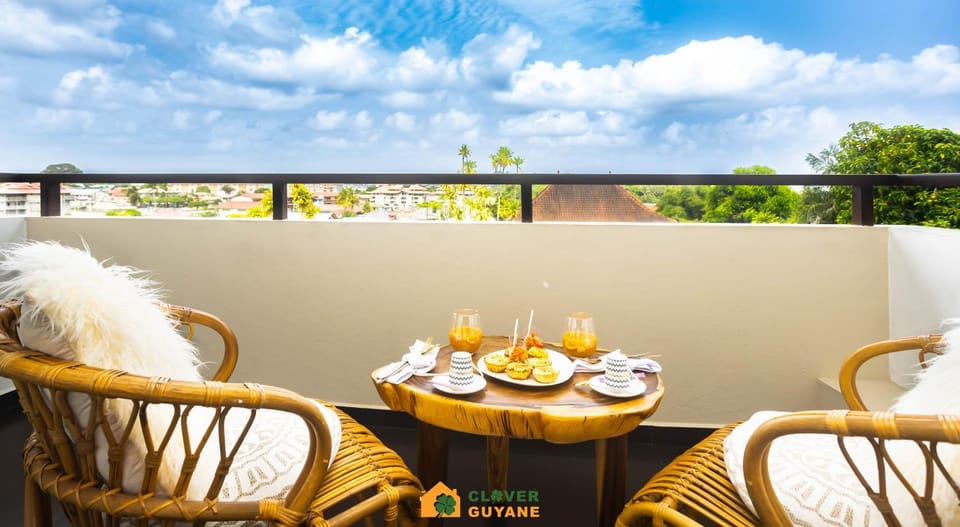 Patio, Day, View (from property/room), Balcony/Terrace, Food and drinks, Dining area, City view, Garden view, Mountain view, Sea view, Drinks, Sunrise