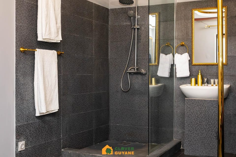 Shower, Bathroom, towels