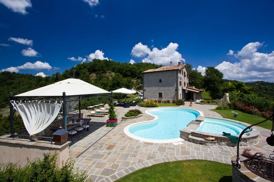 Property building, Garden, Pool view, Swimming pool, sunbed