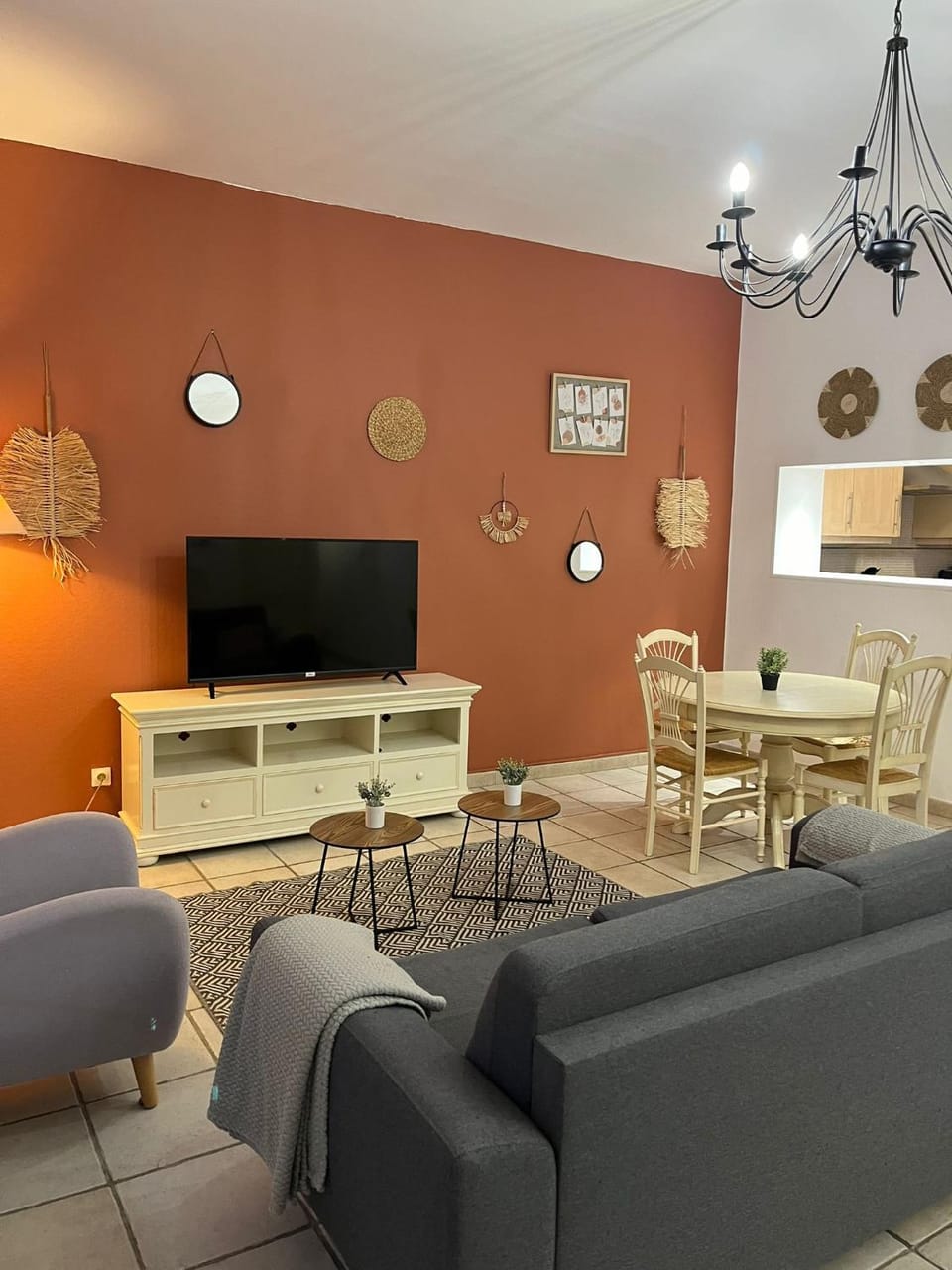 Seating area, Dining area