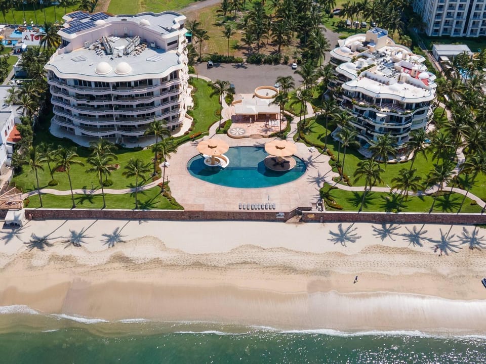 Property building, Day, Bird's eye view, Beach, Pool view, Sea view