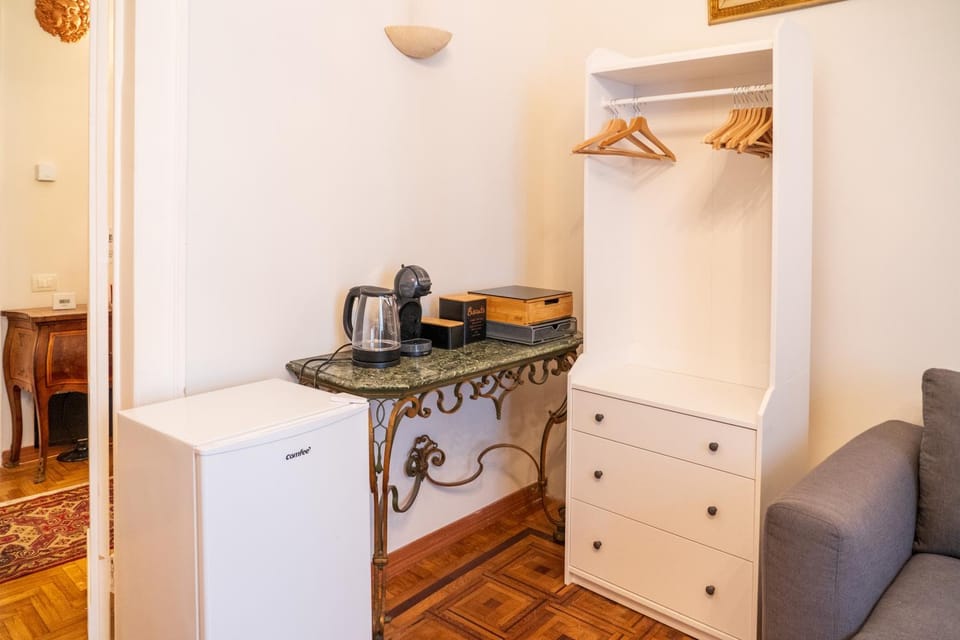 Coffee/tea facilities, Internal: Not applicable to any particular room