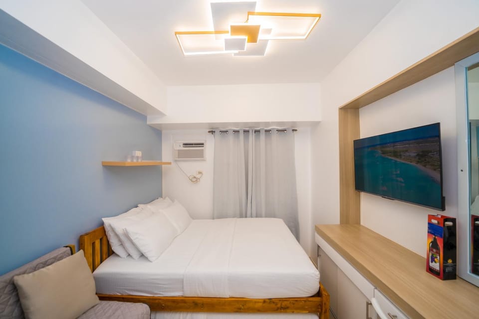 Bed, TV and multimedia, Bedroom, air conditioner