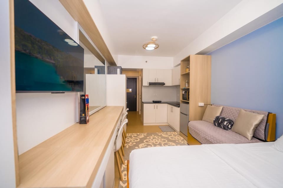 TV and multimedia, Kitchen or kitchenette, Photo of the whole room, Seating area, Bedroom, minibar, oven