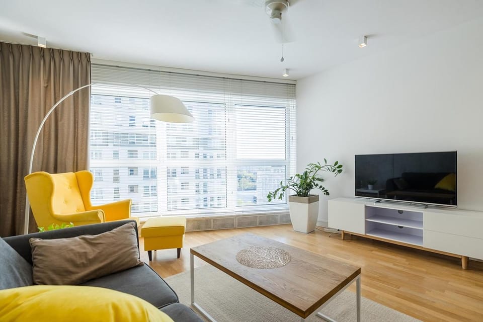 Communal lounge/ TV room, TV and multimedia, Living room, Seating area, Evening entertainment