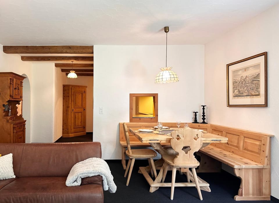 Living room, Seating area, Dining area, Breakfast