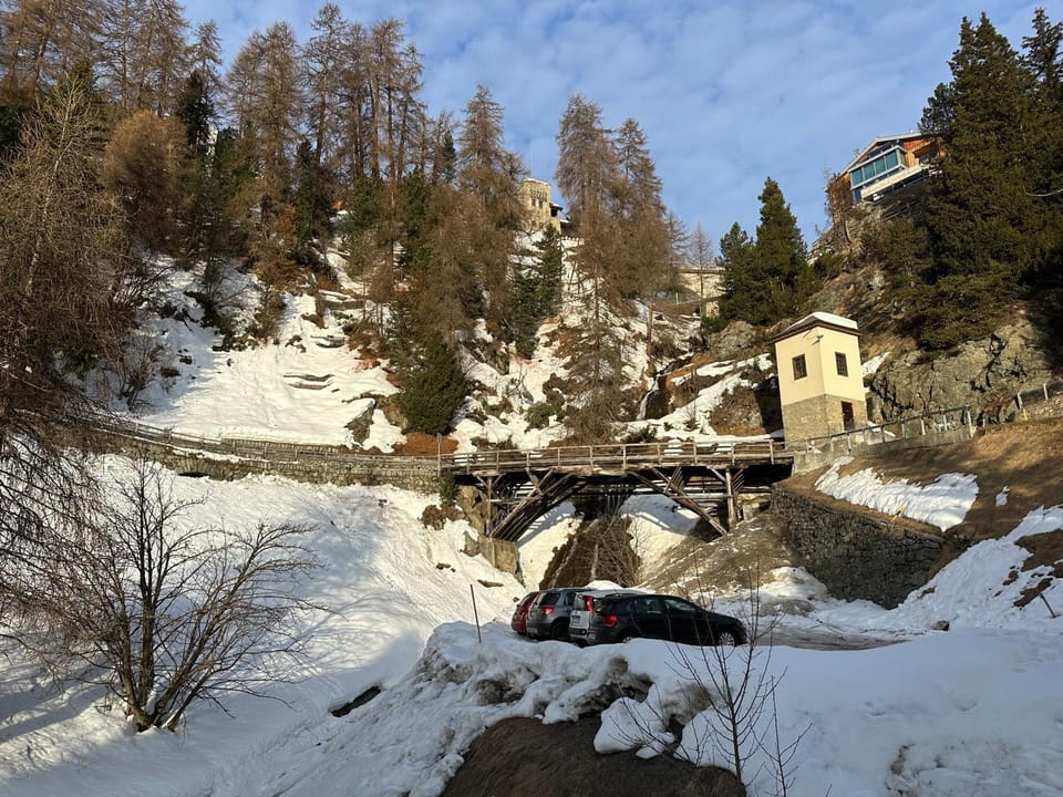 View (from property/room), Landmark view, Mountain view, River view