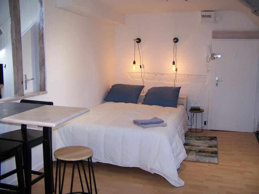 Rennes: studio 4 couchages, proche commerces, bus. Apartment in Rennes