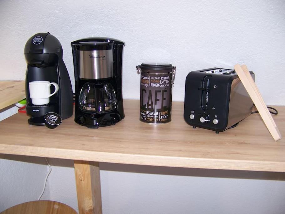 Rennes: studio 4 couchages, proche commerces, bus. Apartment in Rennes