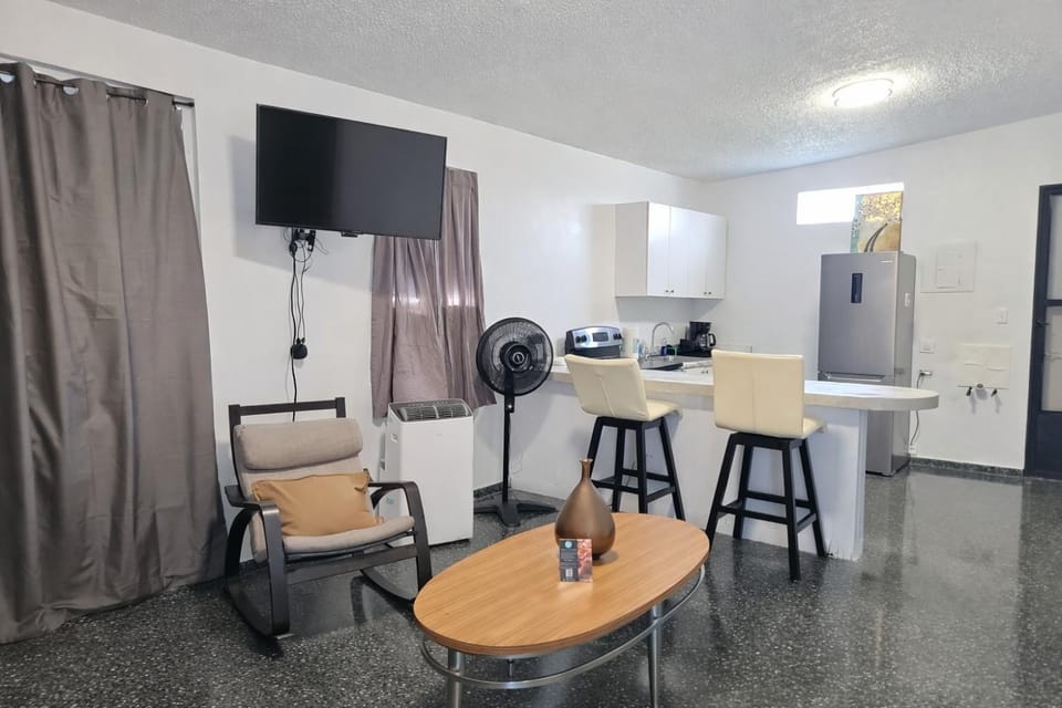 TV and multimedia, Kitchen or kitchenette, Living room, Seating area, Dining area, internet, oven