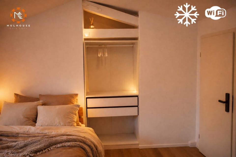 Bed, Photo of the whole room, Bedroom, wardrobe