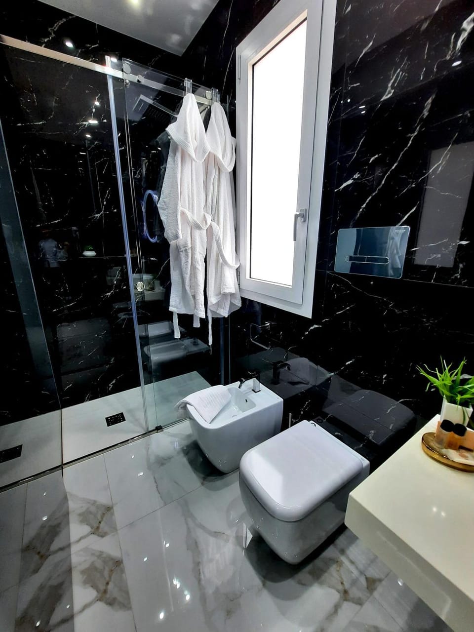 Shower, Toilet, Bathroom, bidet, towels
