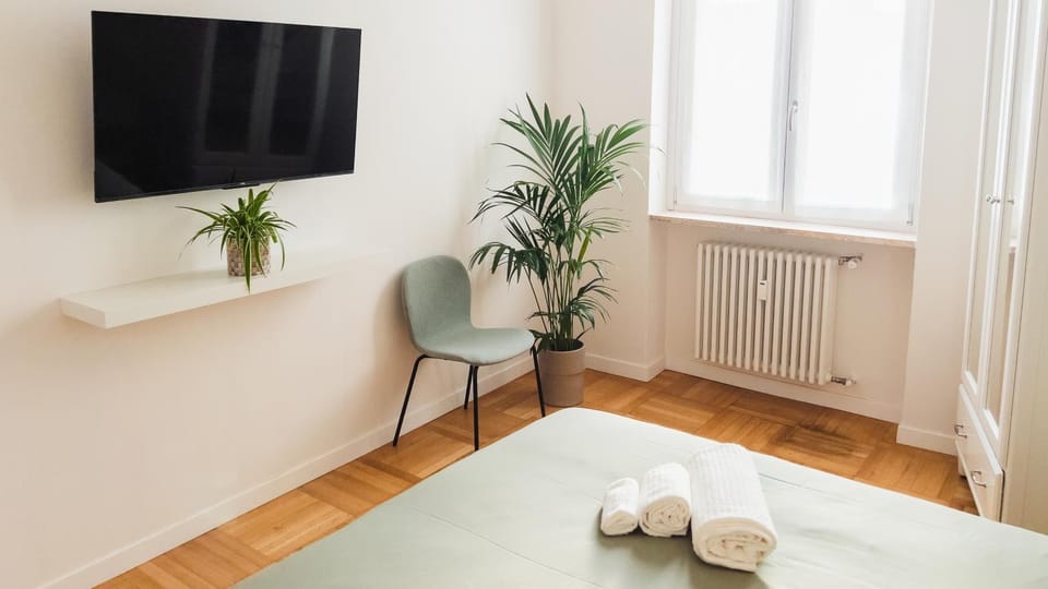 Bed, TV and multimedia, Bedroom, wardrobe