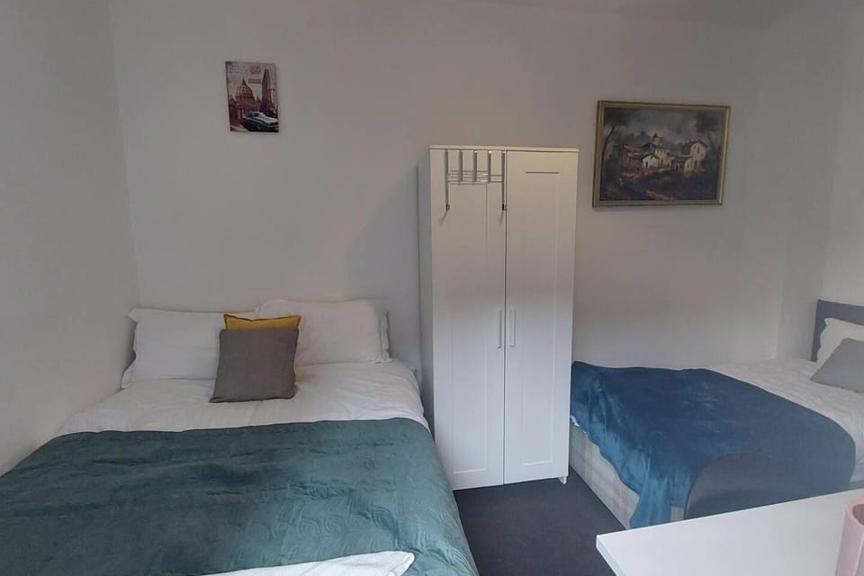 Apartment Sleeps 7 with Wifi Apartment in London Borough of Islington