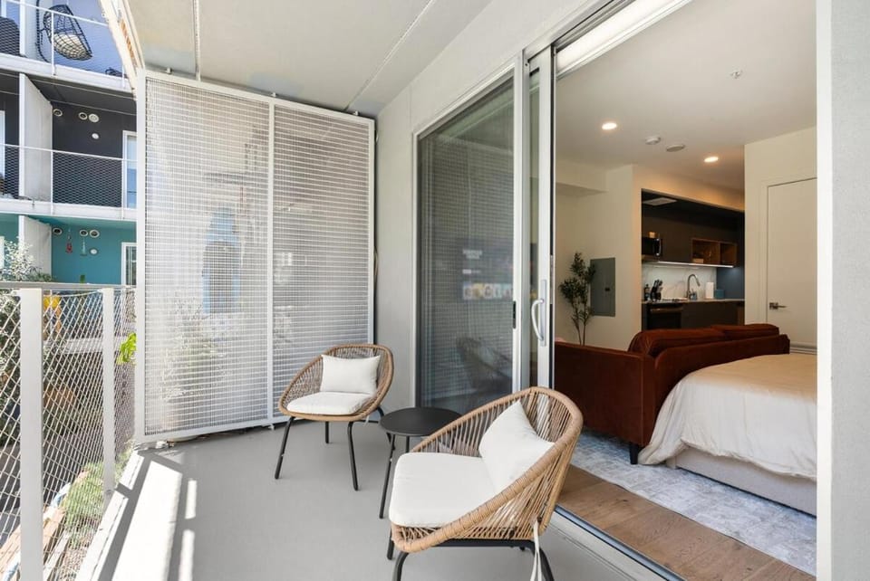 Studio: West Hollywood - World Class Amenities Apartment in West Hollywood