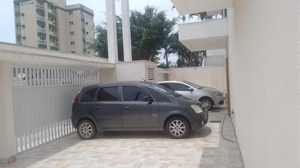CASA 7 ENSEADA 2 Suíte E ESTACIONAMENTO GRÁTIS e uma ótima localização na enseada House in State of São Paulo